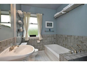 Kitsilano Home Stay - Minutes to Beach, Downtown & UBC